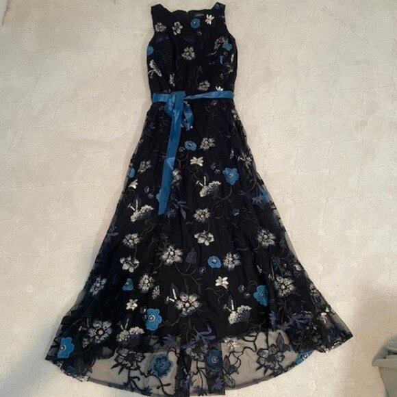 Tahari ASL – Sleeveless Black Floral Embroidered Dress– Sz 4
